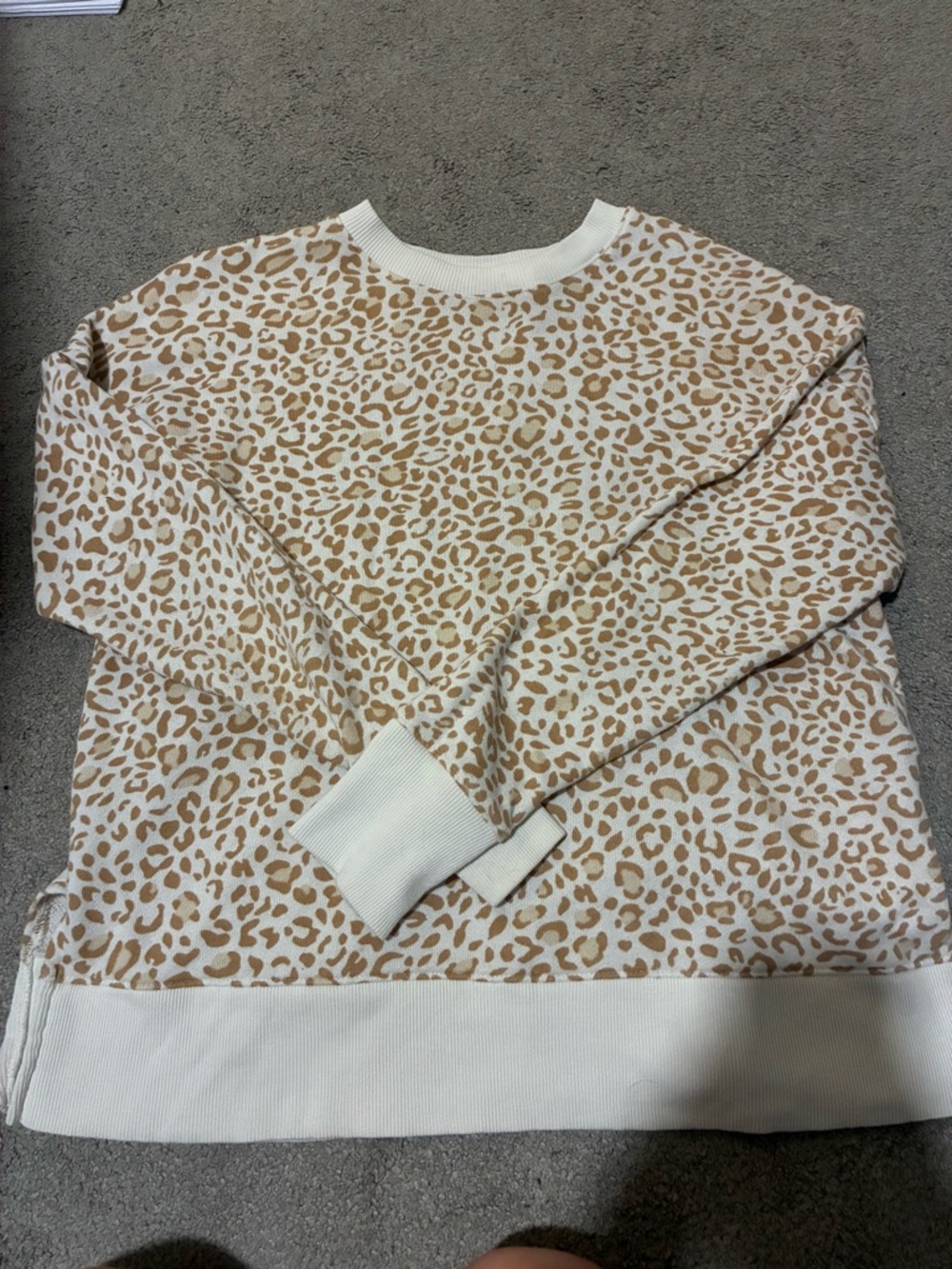 Time and Tru Cream Textured Pullover Sweatshirt